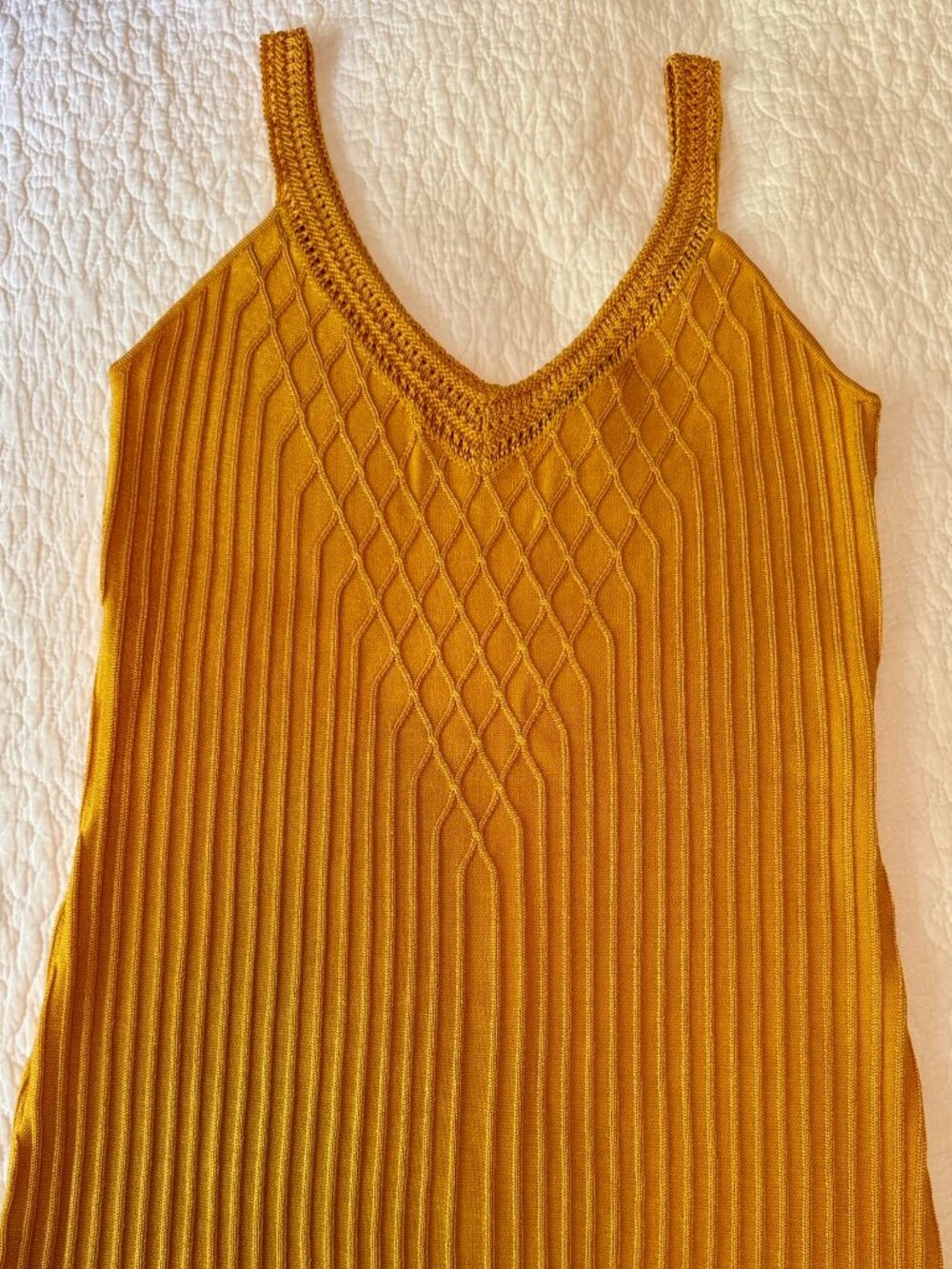 White House Black Market Gold Ribbed Summer Sweater – Size Medium